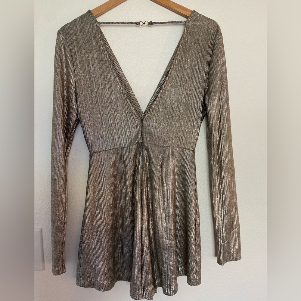ASTR THE LABEL Kenzie Romper in Metallic Silver size S - Picture 11 of 11
